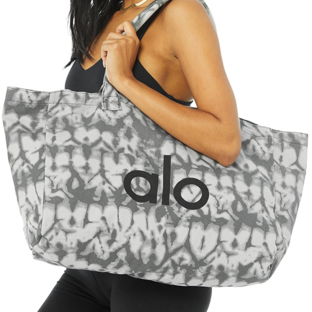 Alo yoga tote bag!